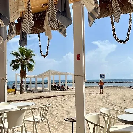 Apartment Stylish 1-Bed Apt, Walk To Beach & Amenities Torrevieja