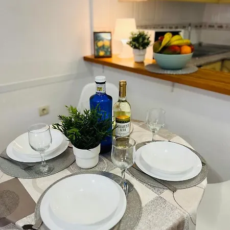 Apartment Stylish 1-Bed Apt, Walk To Beach & Amenities *