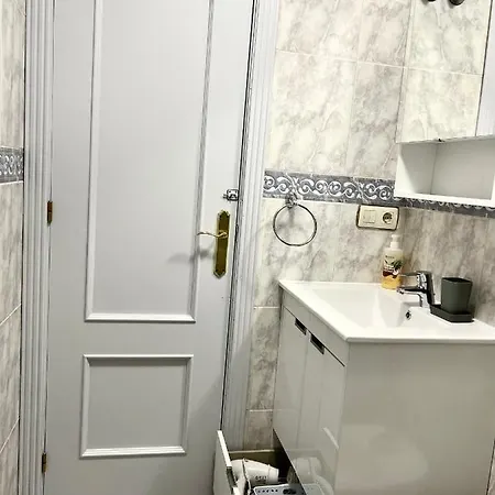 Stylish 1-bed Apt, Walk To & Amenities トレビエハ