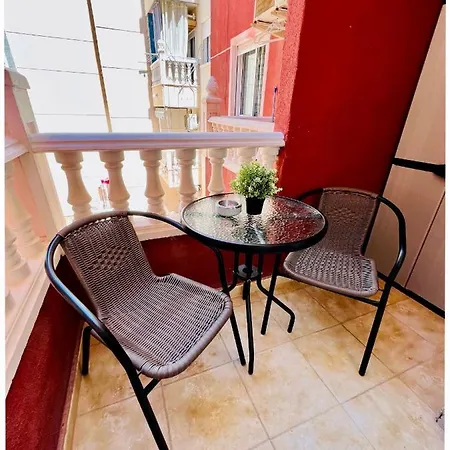 Stylish 1-Bed Apt, Walk To Beach & Amenities Apartment *