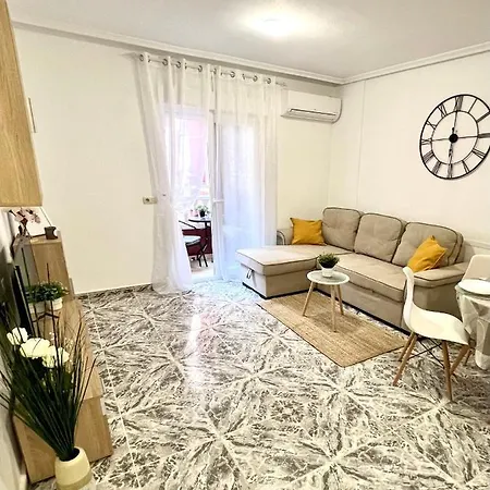 Stylish 1-Bed Apt, Walk To Beach & Amenities Apartamento