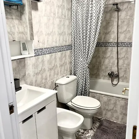 Stylish 1-Bed Apt, Walk To Beach & Amenities Torrevieja