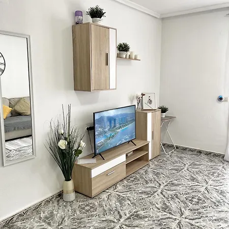 Stylish 1-Bed Apt, Walk To Beach & Amenities * Torrevieja