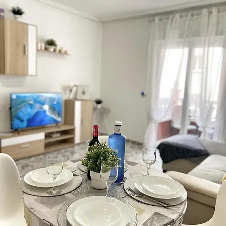 Stylish 1-Bed Apt, Walk To Beach & Amenities Apartamento